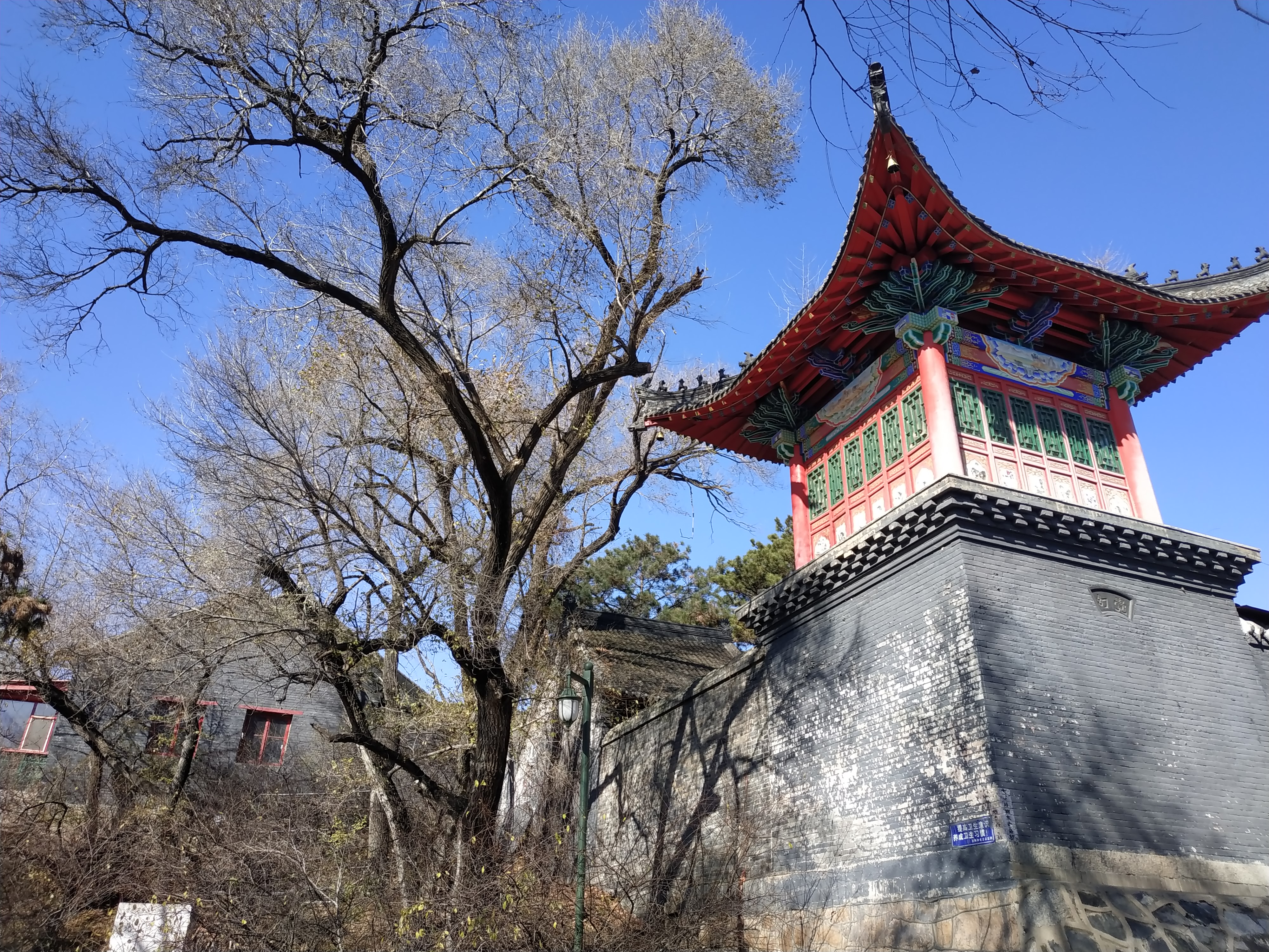 闻名全国的吉林北山寺庙群 错落有致 风格颇具特色