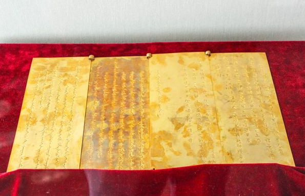 康熙之女固伦恪靖公主用过的珍宝:高跟鞋有15cm,金册太耀眼!