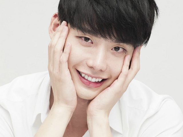 李钟硕最喜欢的6张照片,图1帅气,看完图5立刻爱上他!