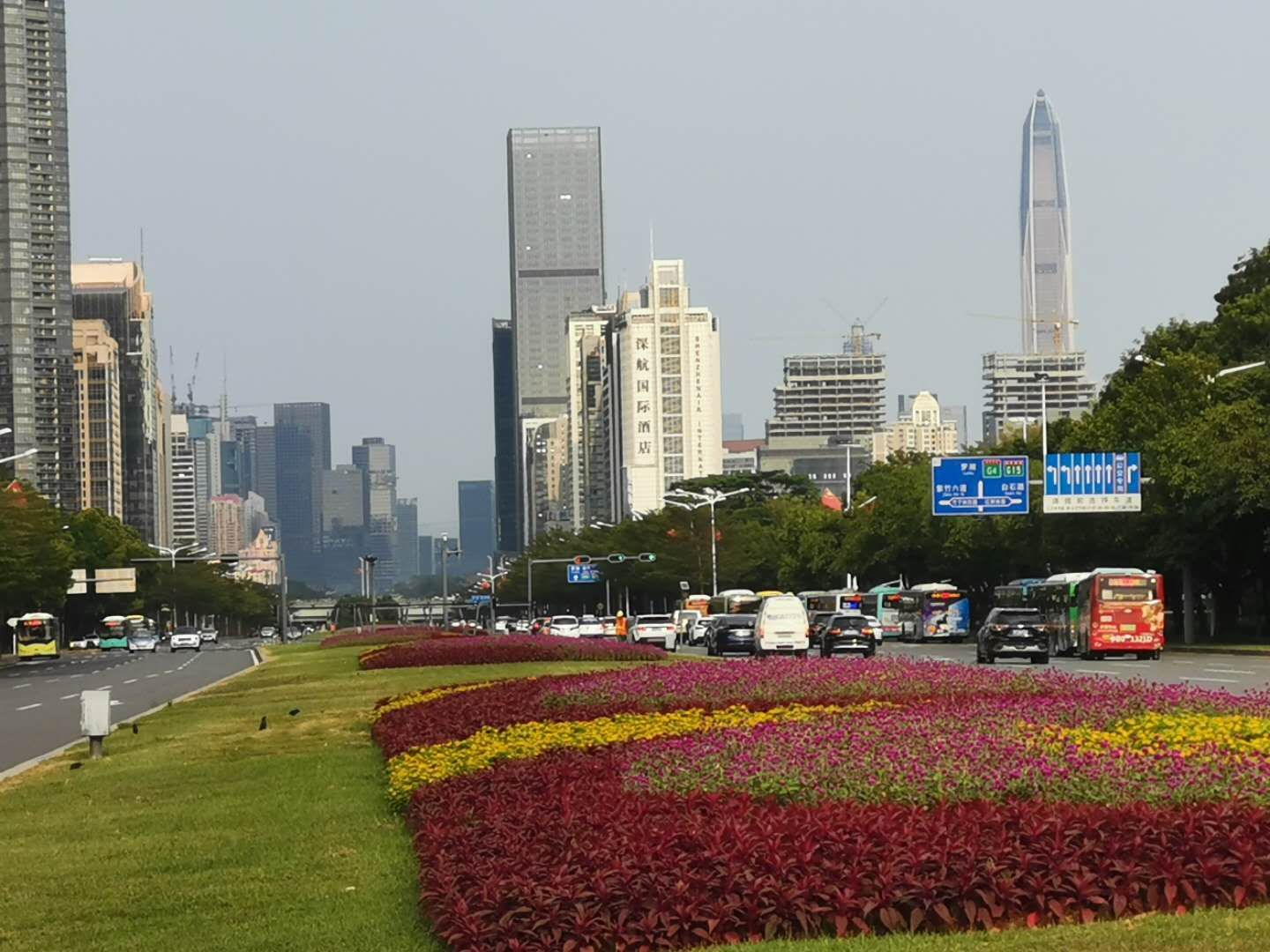 实拍深圳第一大道深南大道,它是中国最美城市景观大道吗?