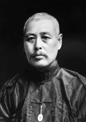 军阀吴佩孚暴毙,为何葬礼规格之高轰动全北平?