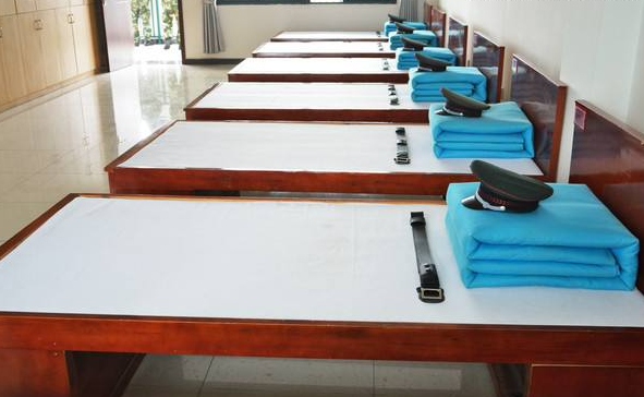 为何部队士兵们的床单统一选用白色?说出来多少人想不到!