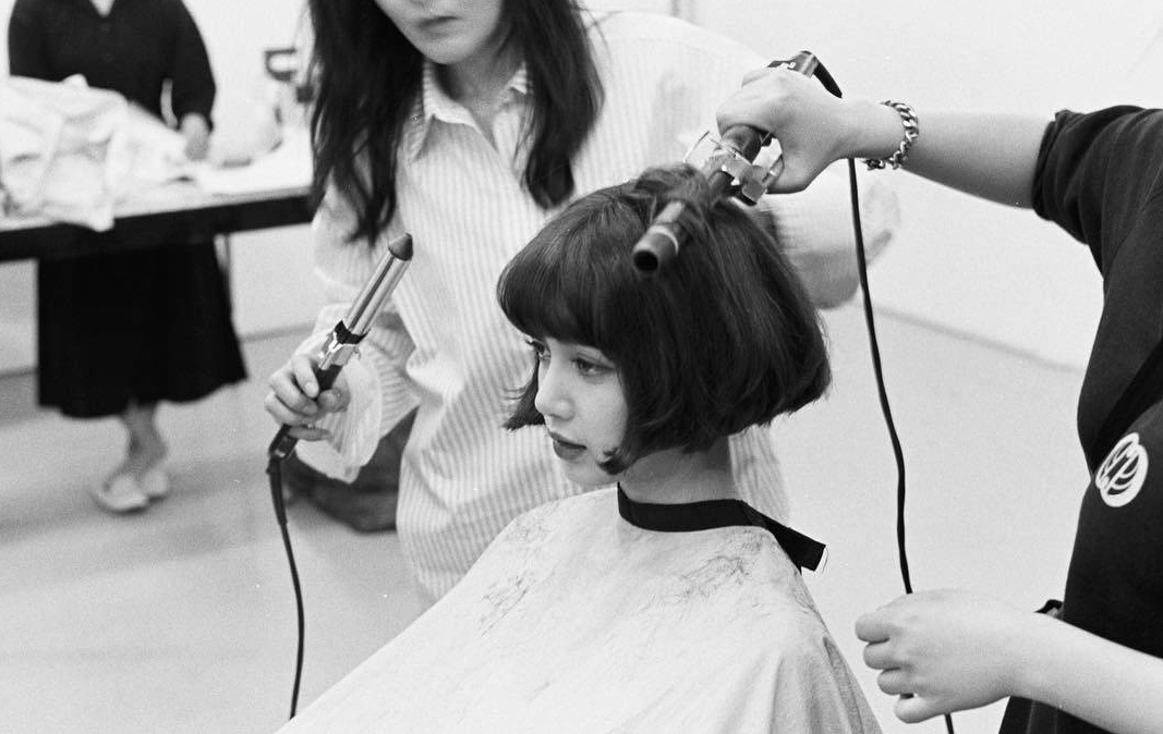 女神lisa晒短发照片,半小时内评论破三万,整个人散发着高级感!