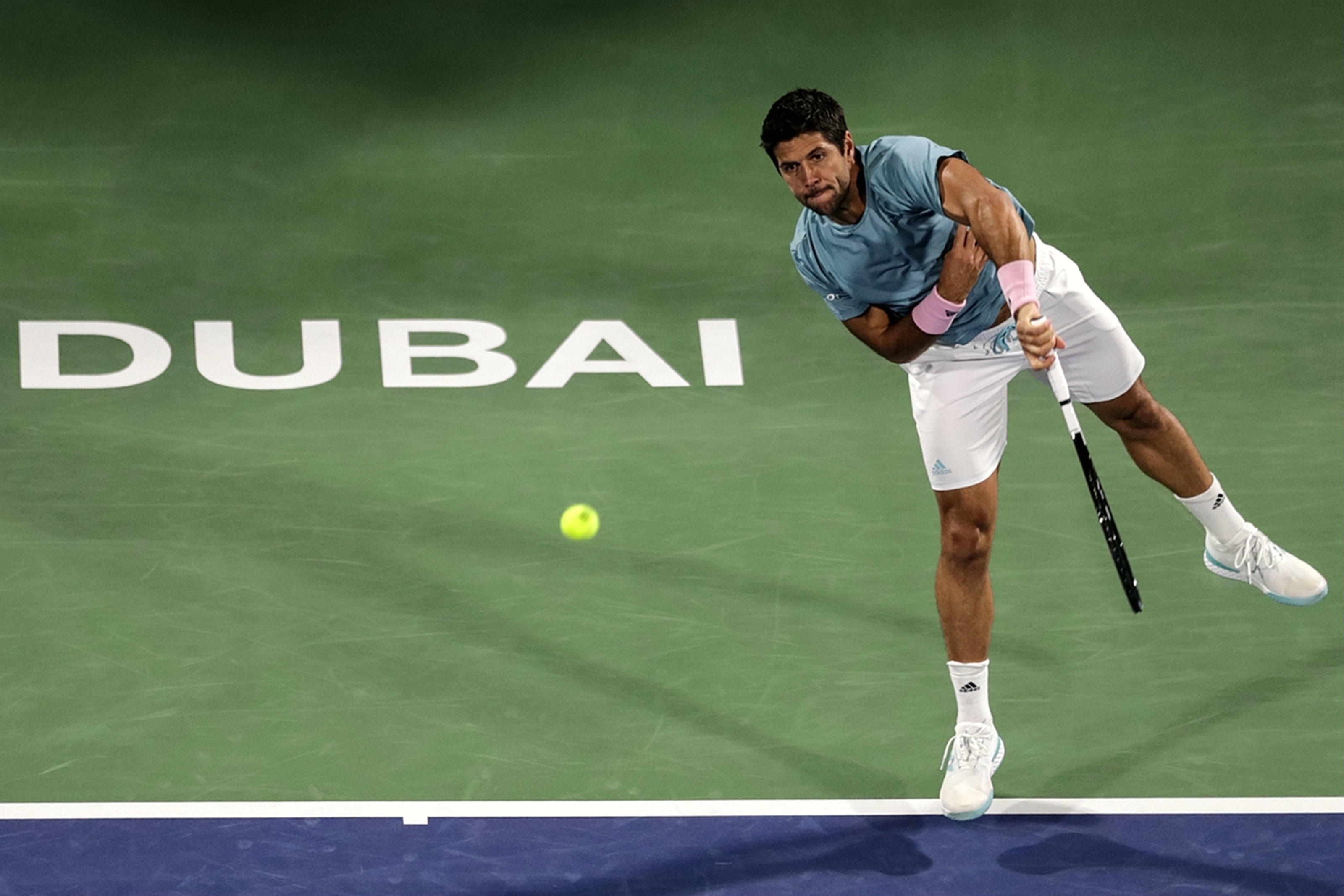 网球——迪拜赛:费德勒晋级八强