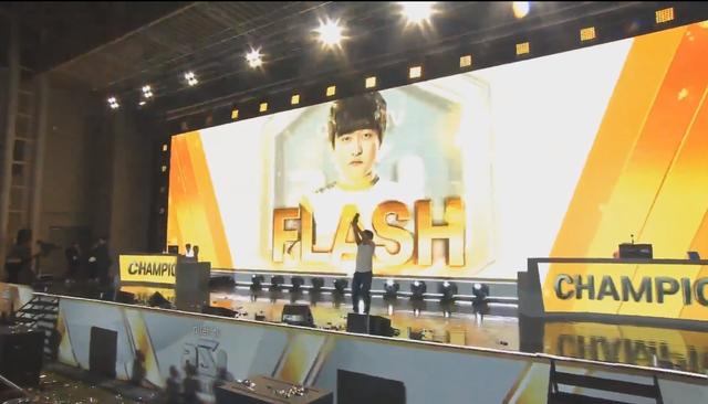 星际争霸教主flash怒夺第10个冠军 评论区又被攻占了