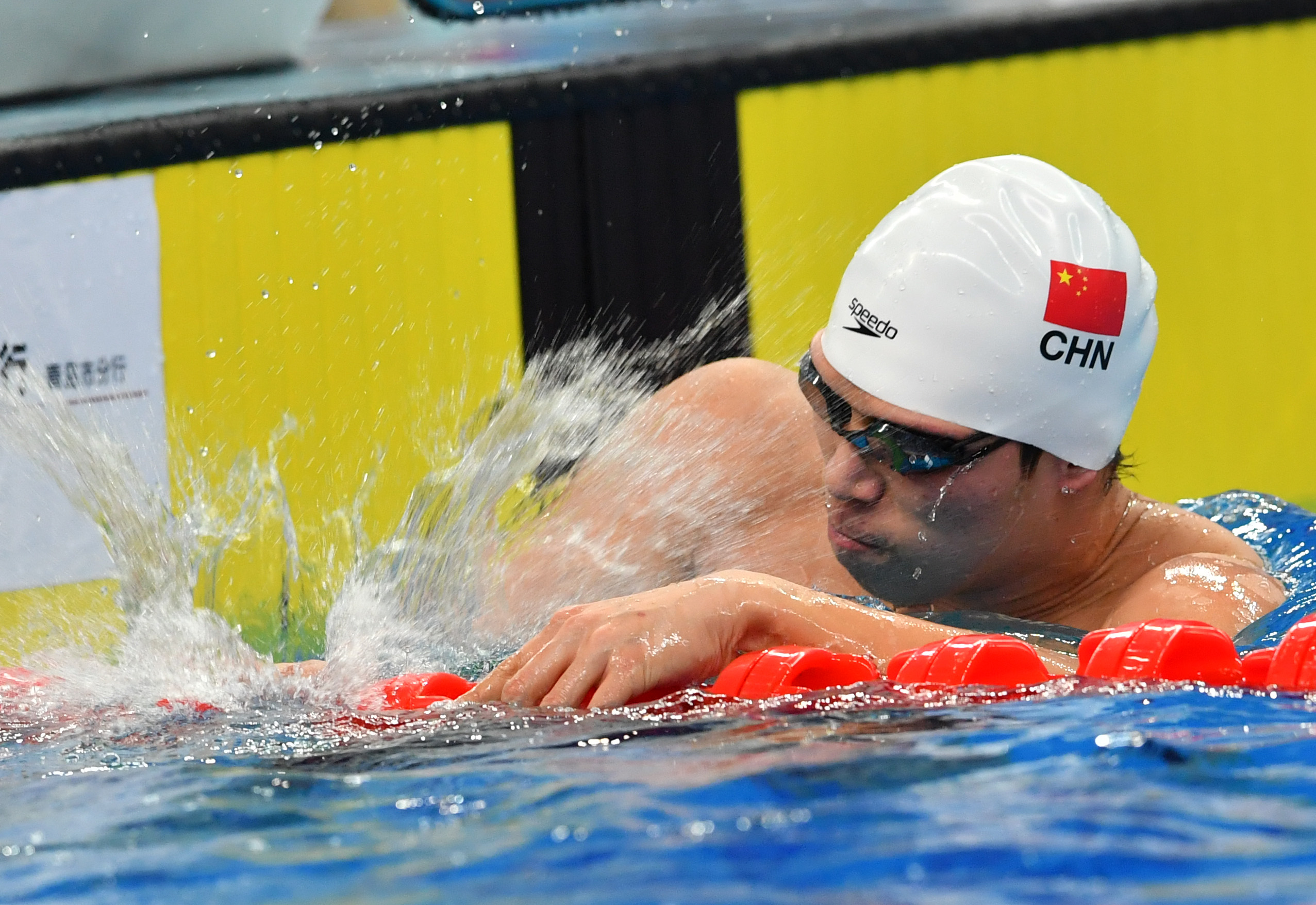 游泳——全国冠军赛:李朱濠获男子100米蝶泳冠军