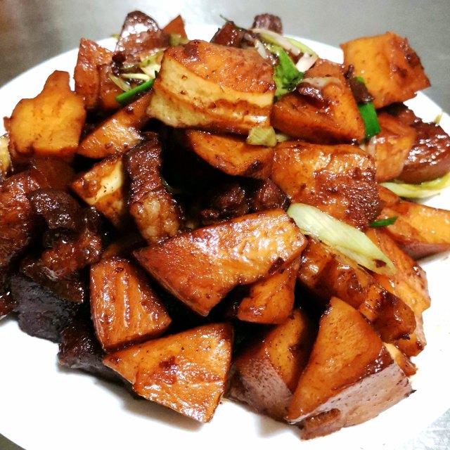 冬笋烧肉,看着是不是很有食欲呀