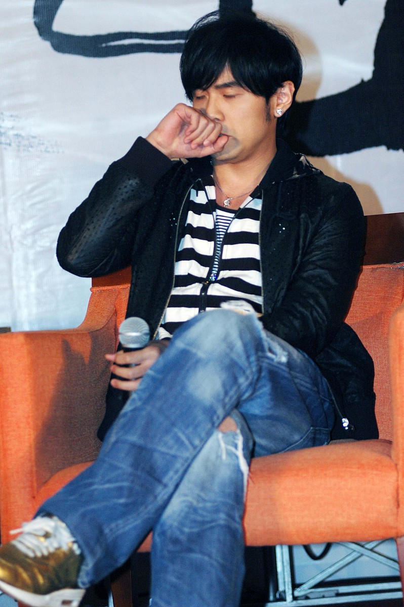 周杰伦录音室崩溃实录:当天王开始摆烂,华语乐坛的完美主义困局