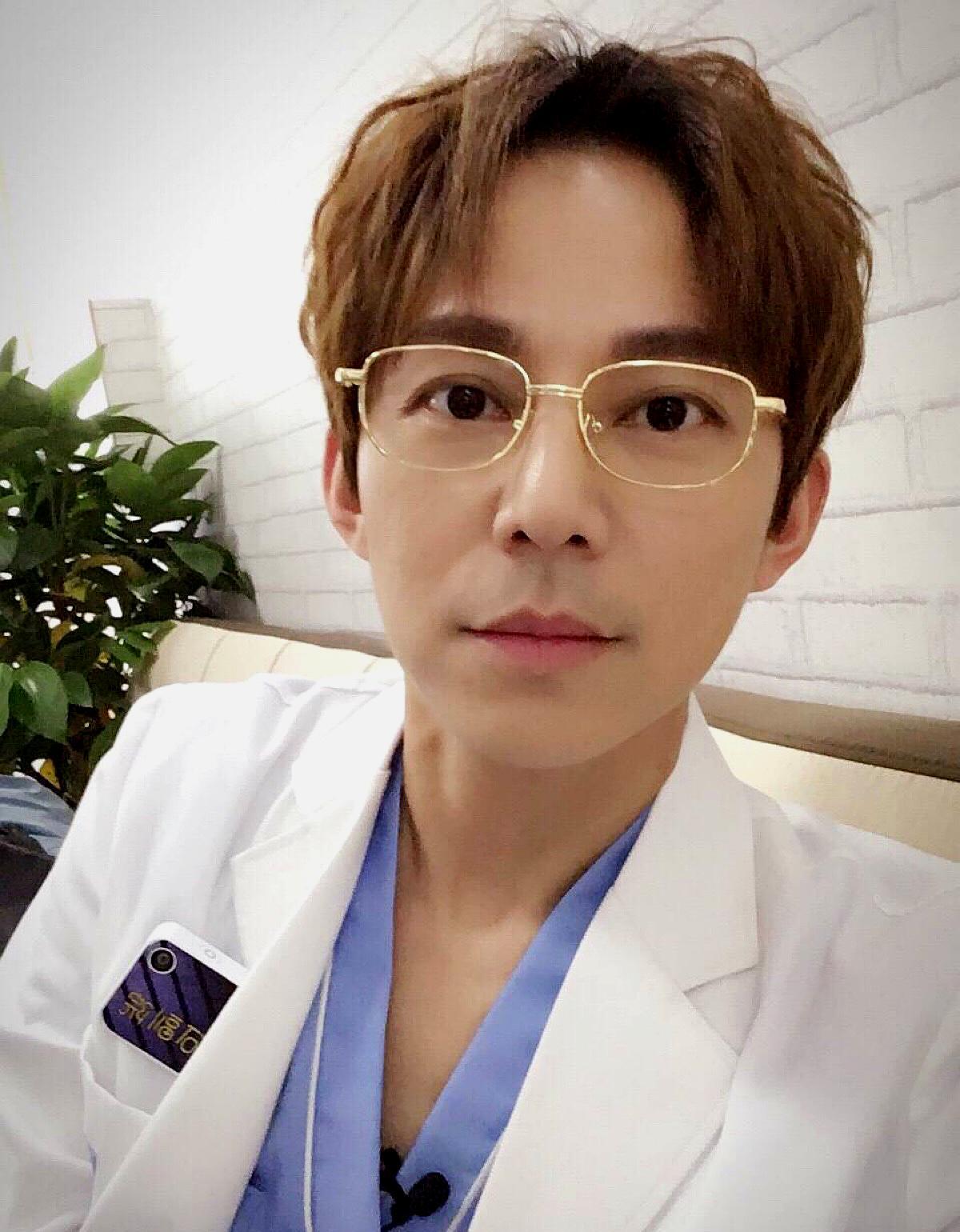 微博粉丝过亿的明星,谢娜太阳女神,杨幂收视女王,你关注了吗?