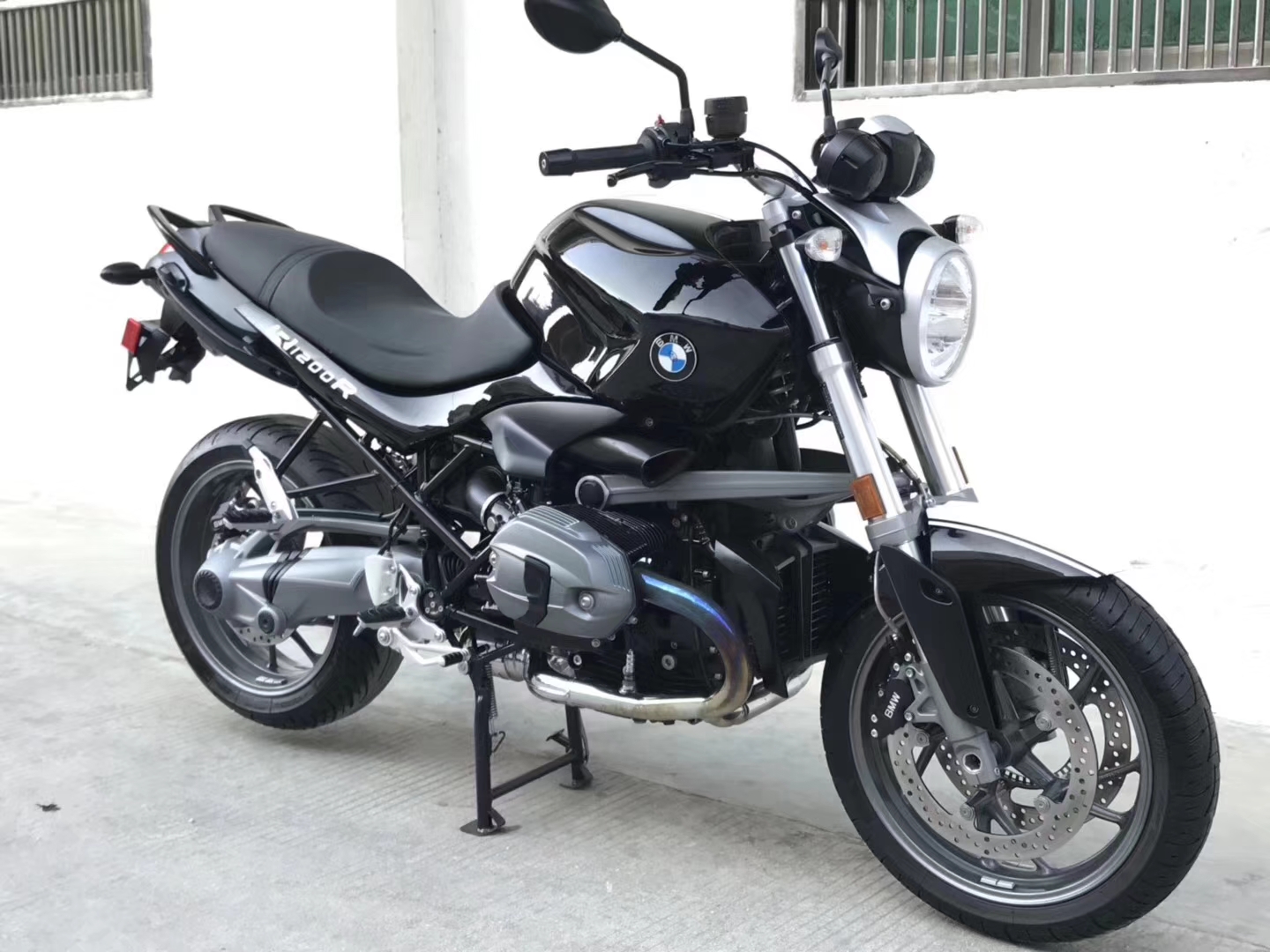 实拍宝马轴传动摩托车r1200r!