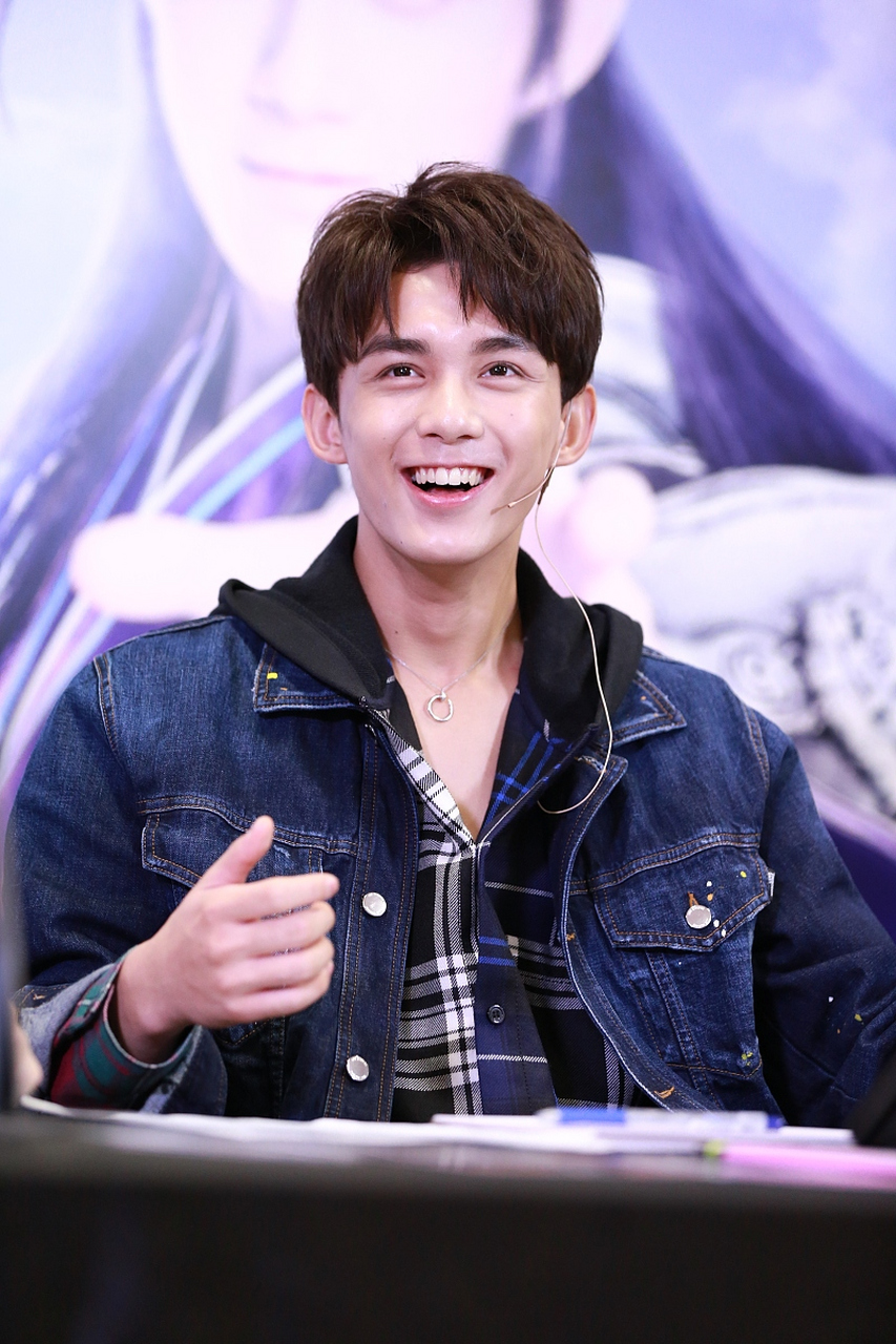 吴磊如今收到了很多品牌发出的合作邀约,虽说他可凭借这些资源提升