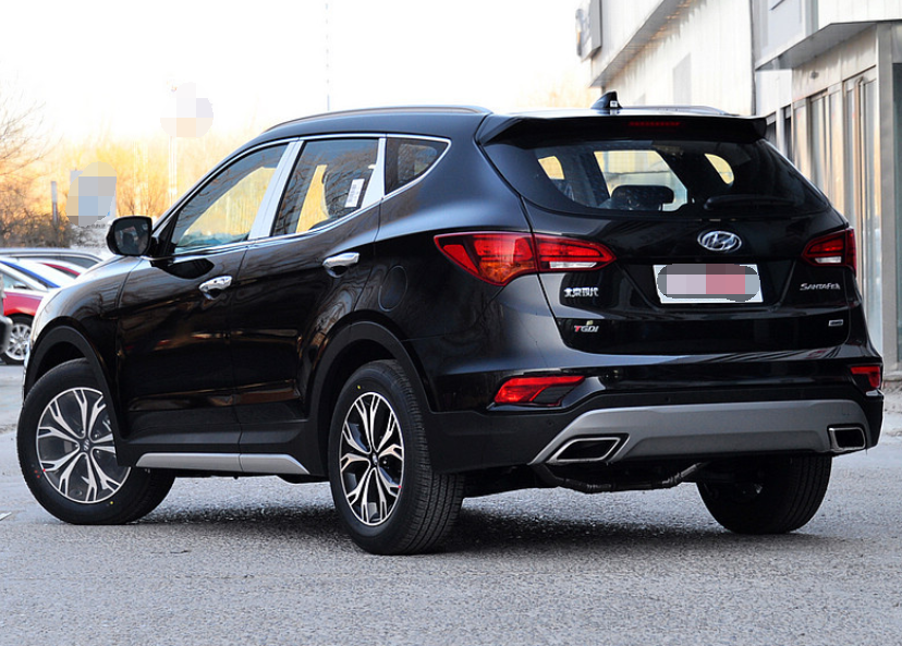 充满时尚元素的全新胜达,内饰布局新颖潮流,回头率非常高