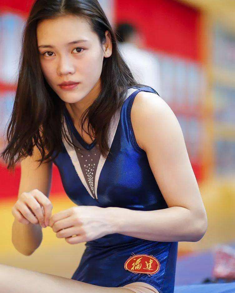 蹦床女神刘灵玲,两夺世界冠军,因太美被追拍,如今24岁仍单身
