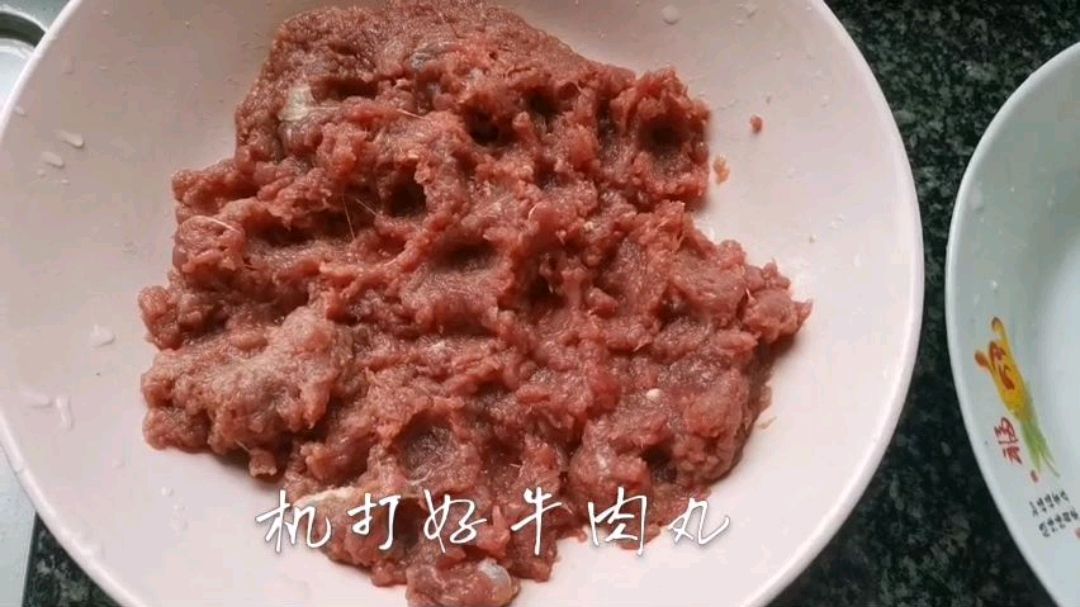 村里阿姨给了一块牛肉,教我做一道牛肉丸子,简单又家常的做法