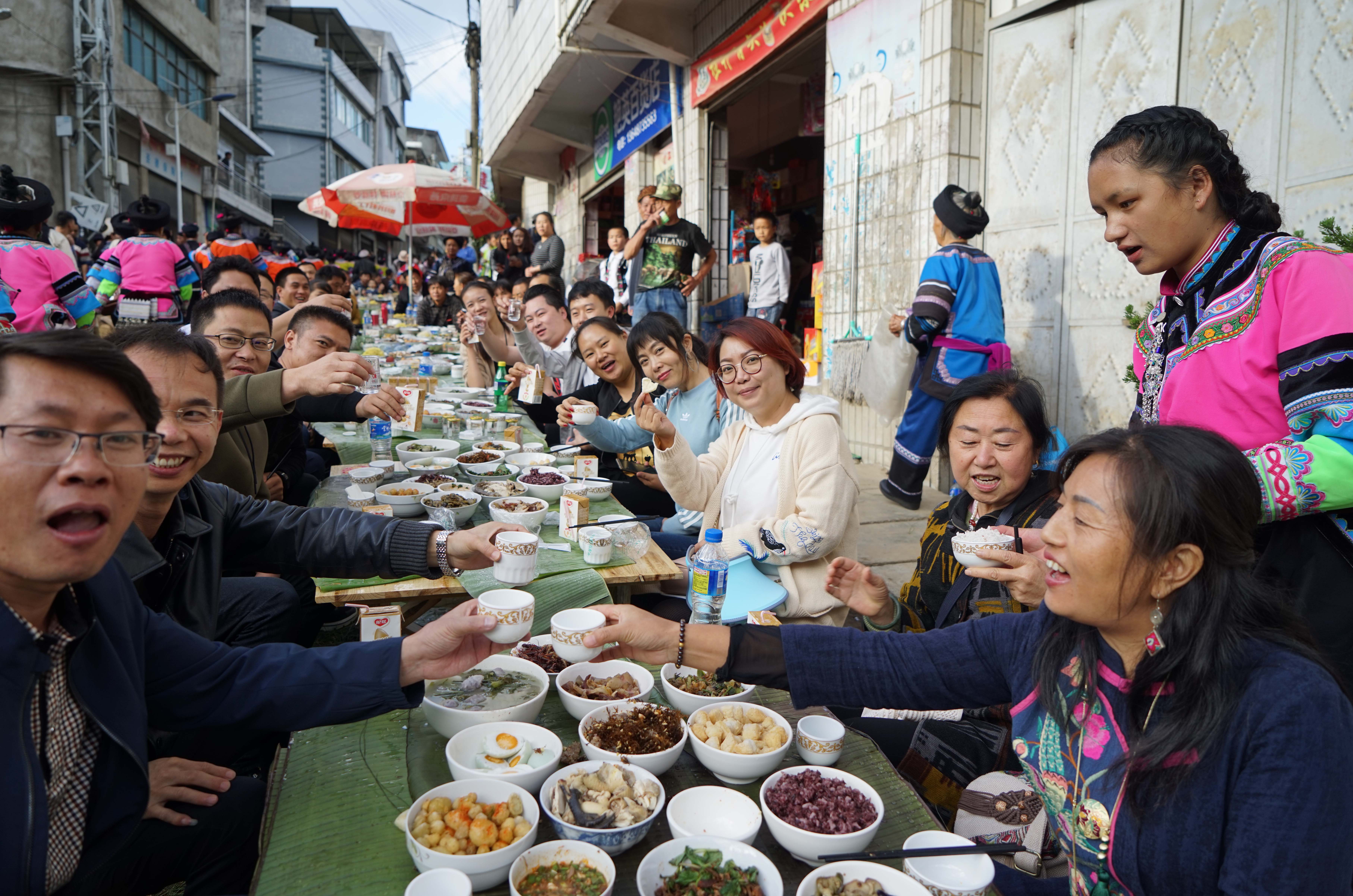 云南红河:共享长街宴(1)
