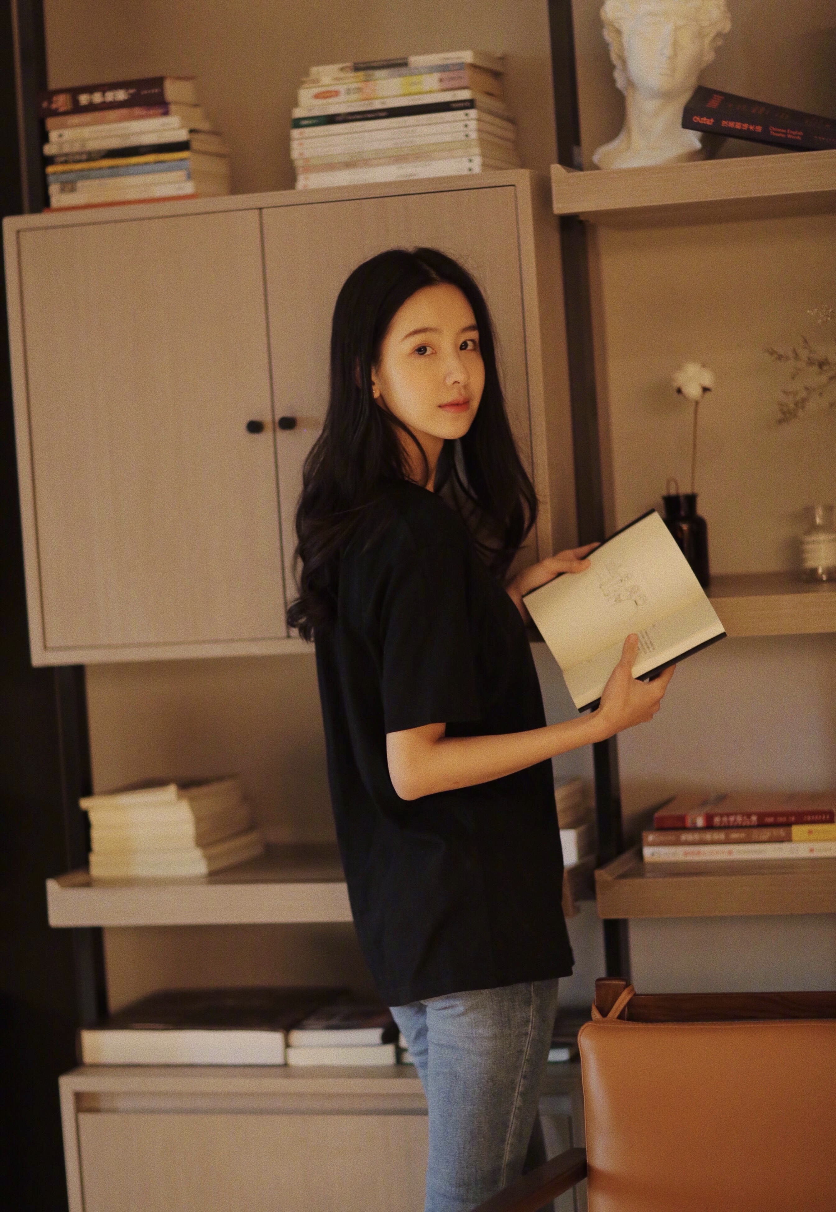 没有学霸人设,但是陈都灵确实是货真价实的学霸