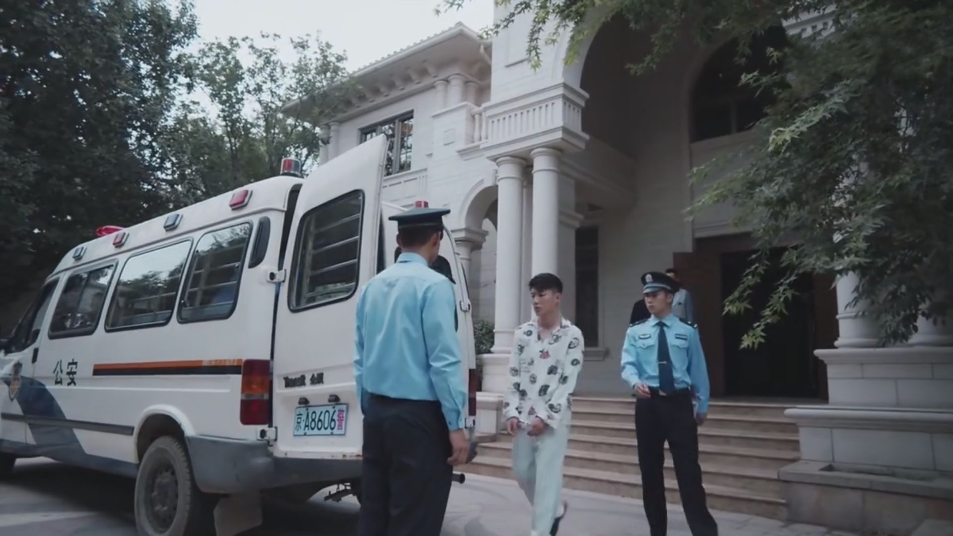 《创业时代》金城被抓,金振邦发病成植物人,不是不报时候未到