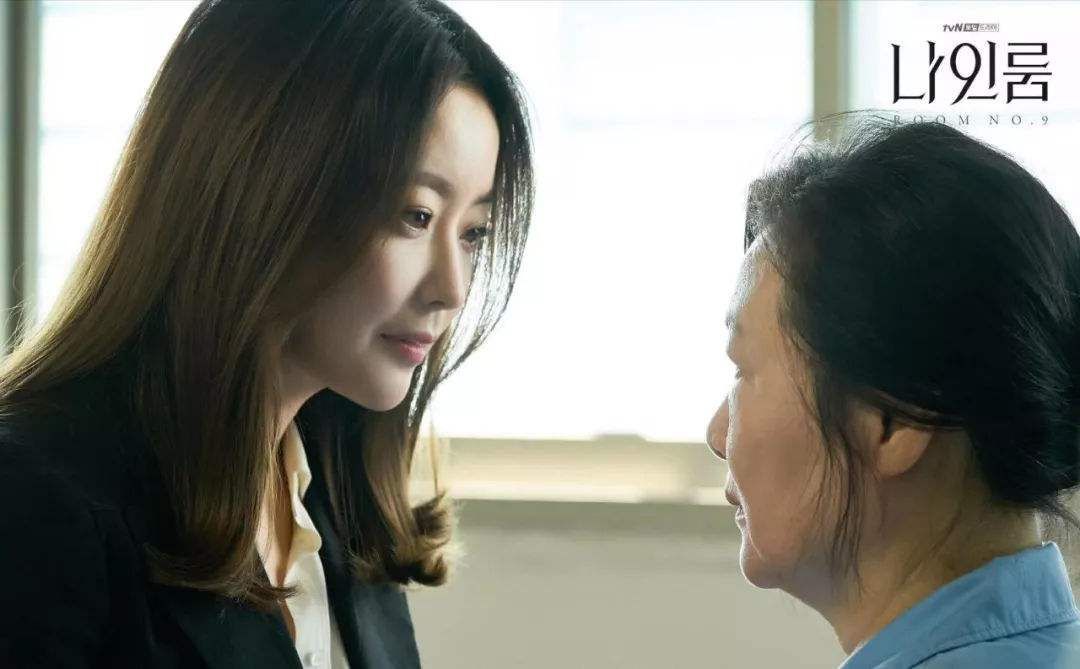 韩剧《9号房间》韩国第一美女金喜善又回荧屏,40岁还那么漂亮!