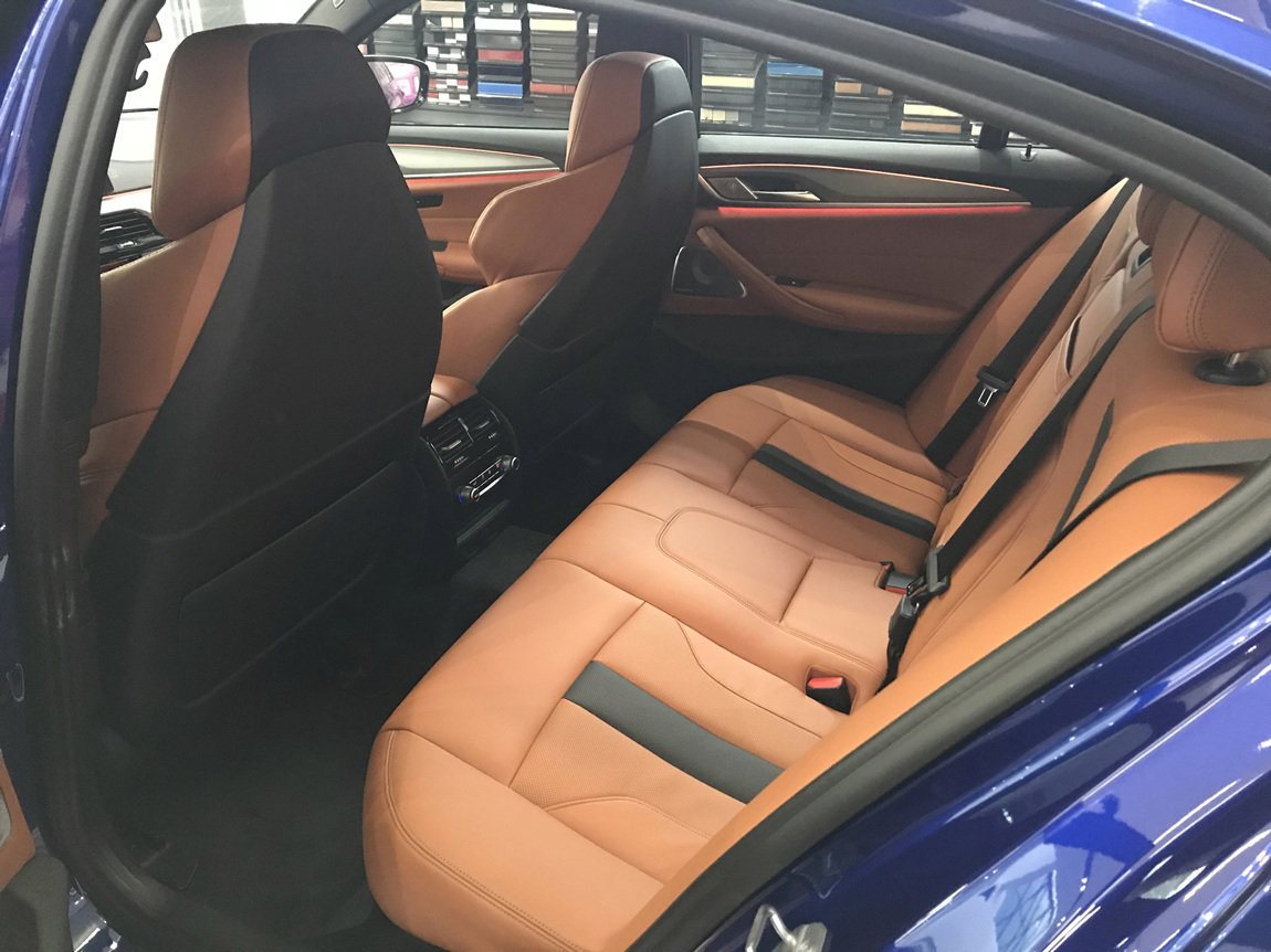宝马m5前排座椅