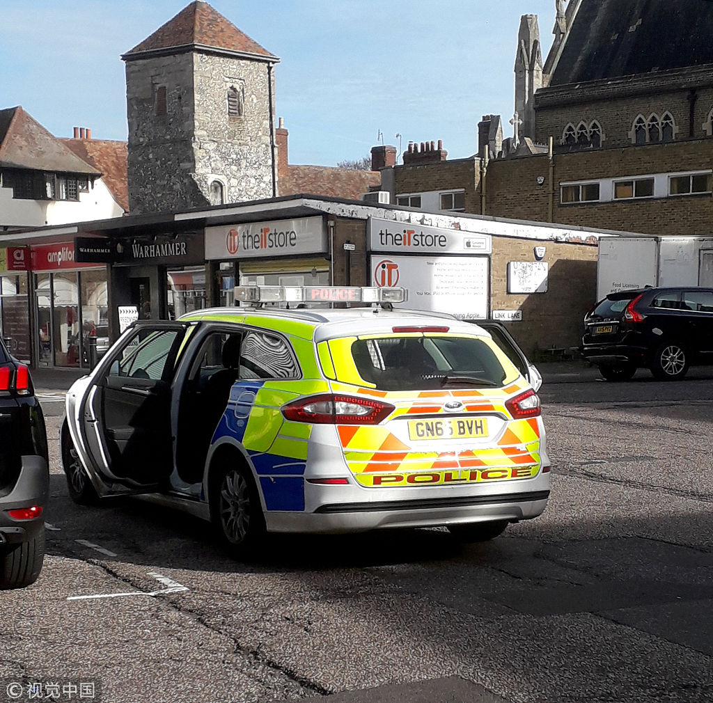 英國警察追捕嫌犯忘鎖車門 警車無人看管變