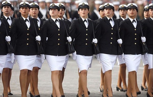 各国女兵短裙照,哪国女兵最性感?
