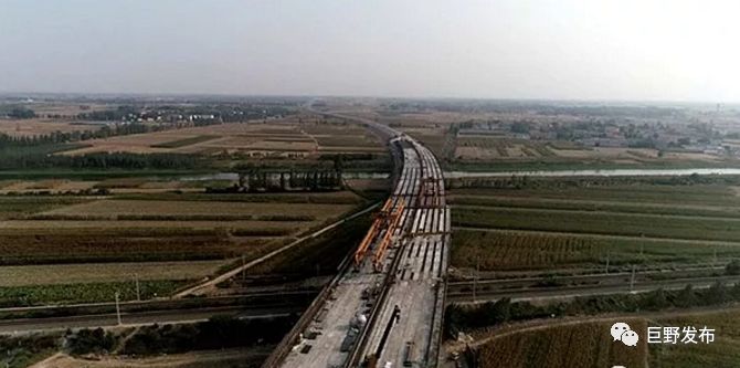 重磅!巨单高速跨新兖石铁路特大桥顺利合龙,巨单高速首次实现全线贯通