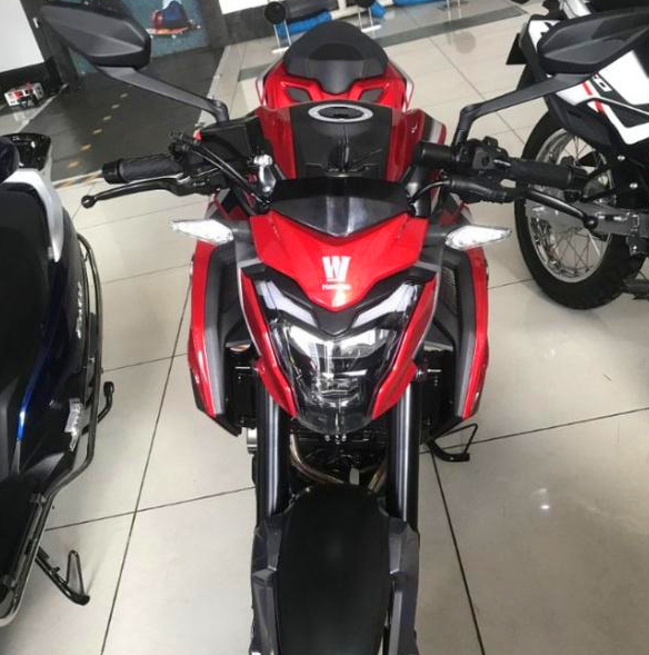 第一台豪爵dr300到店,水冷双缸,排量300cc,一看售价估计又得火