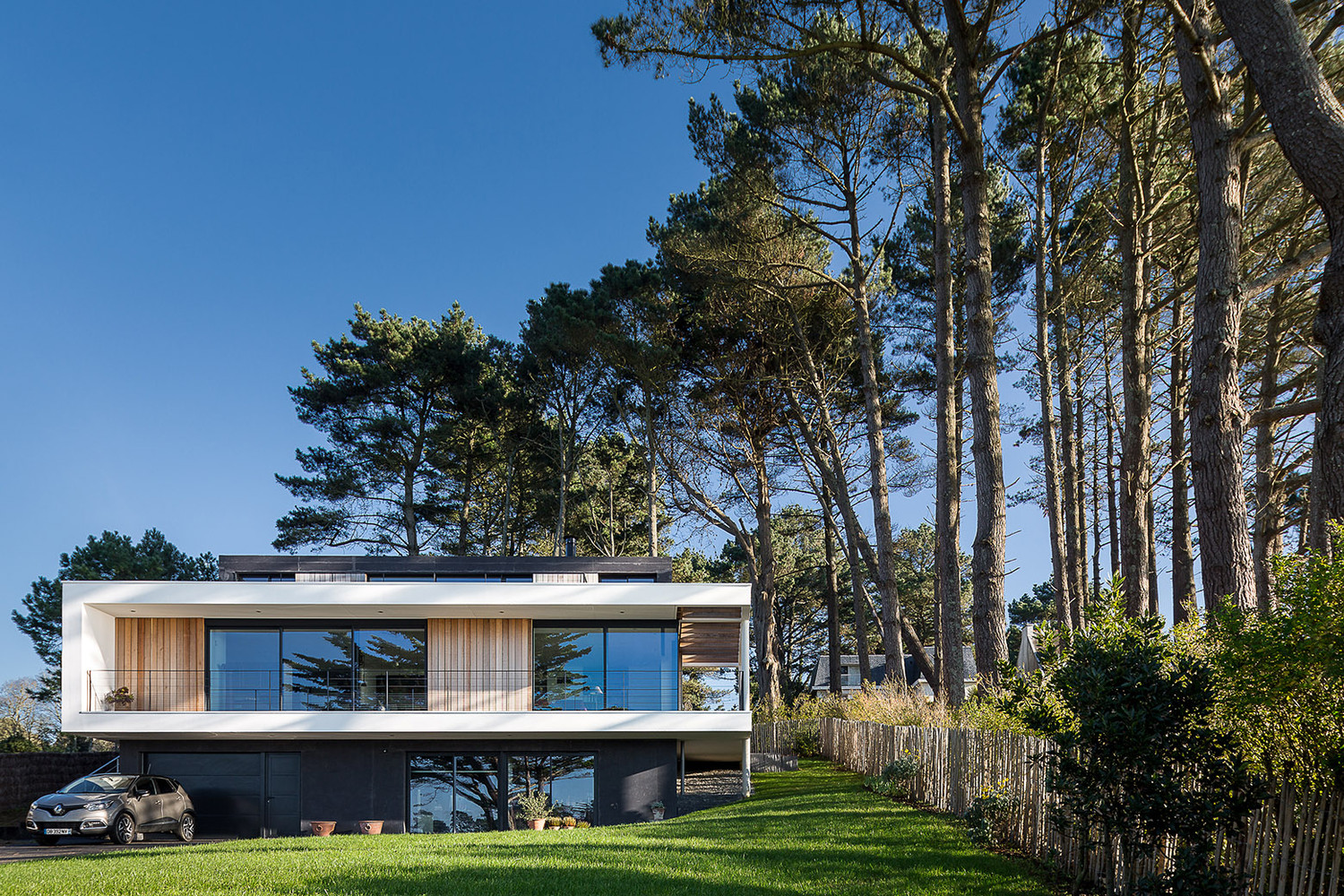 住宅设计:方盒子住宅也很美!15mx12m三层现代风格别墅大宅