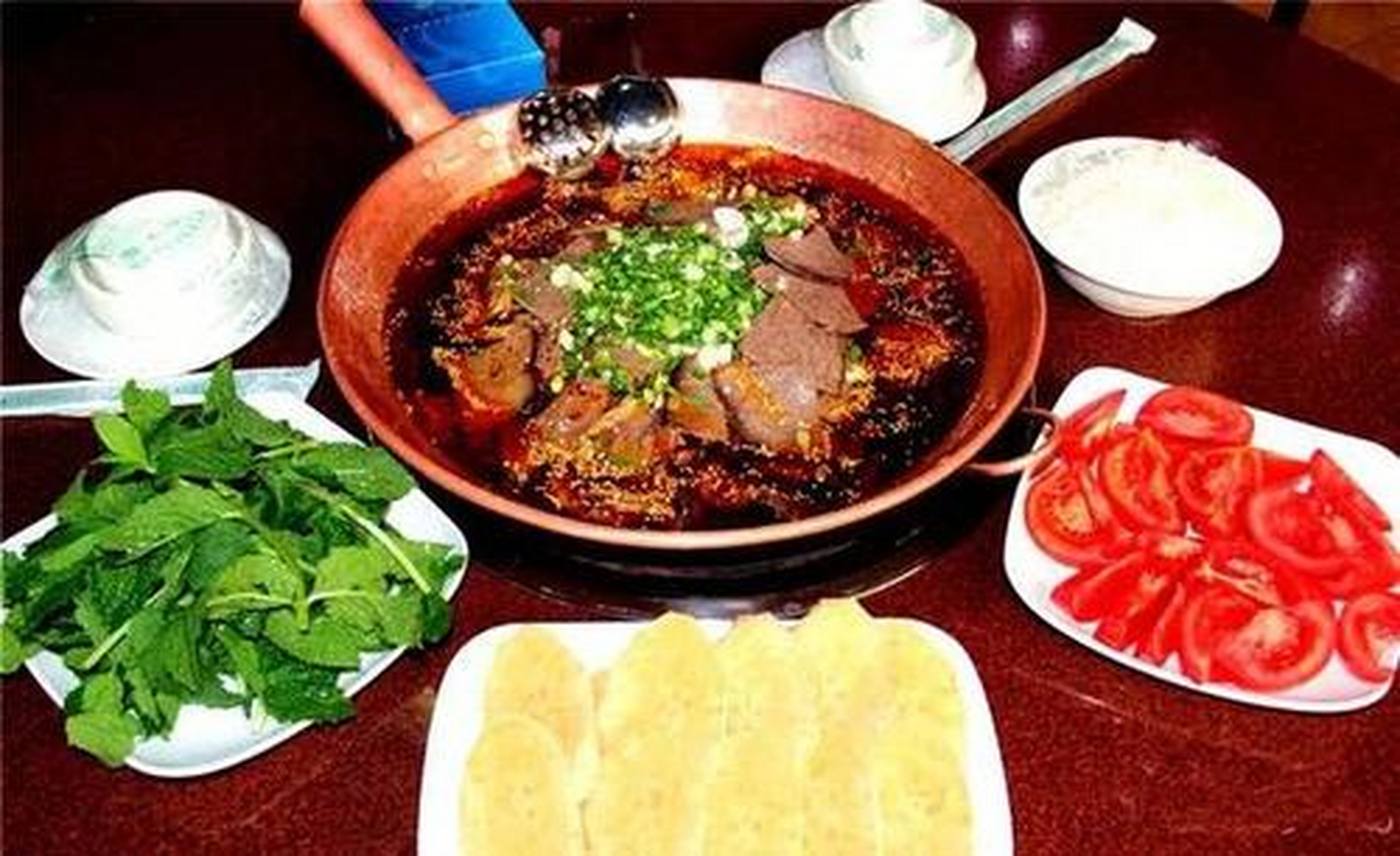保山永昌"火瓢"牛肉饭店是保山市隆阳区金鸡乡农民张信宗于1989年创办