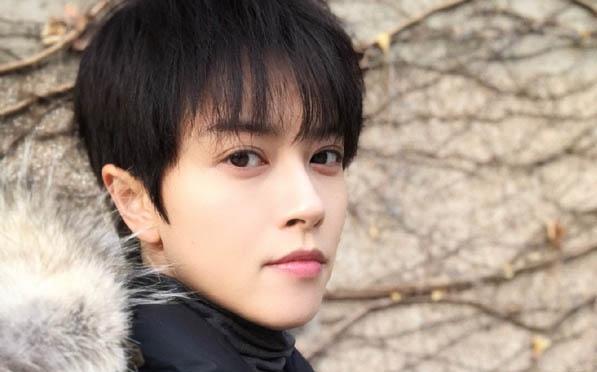 她被称为"中国最帅女生",网友感叹,女人帅起来真没男人什么事