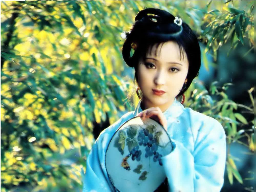 红楼梦:为什么林黛玉能成为金陵十二钗美女之首,和她