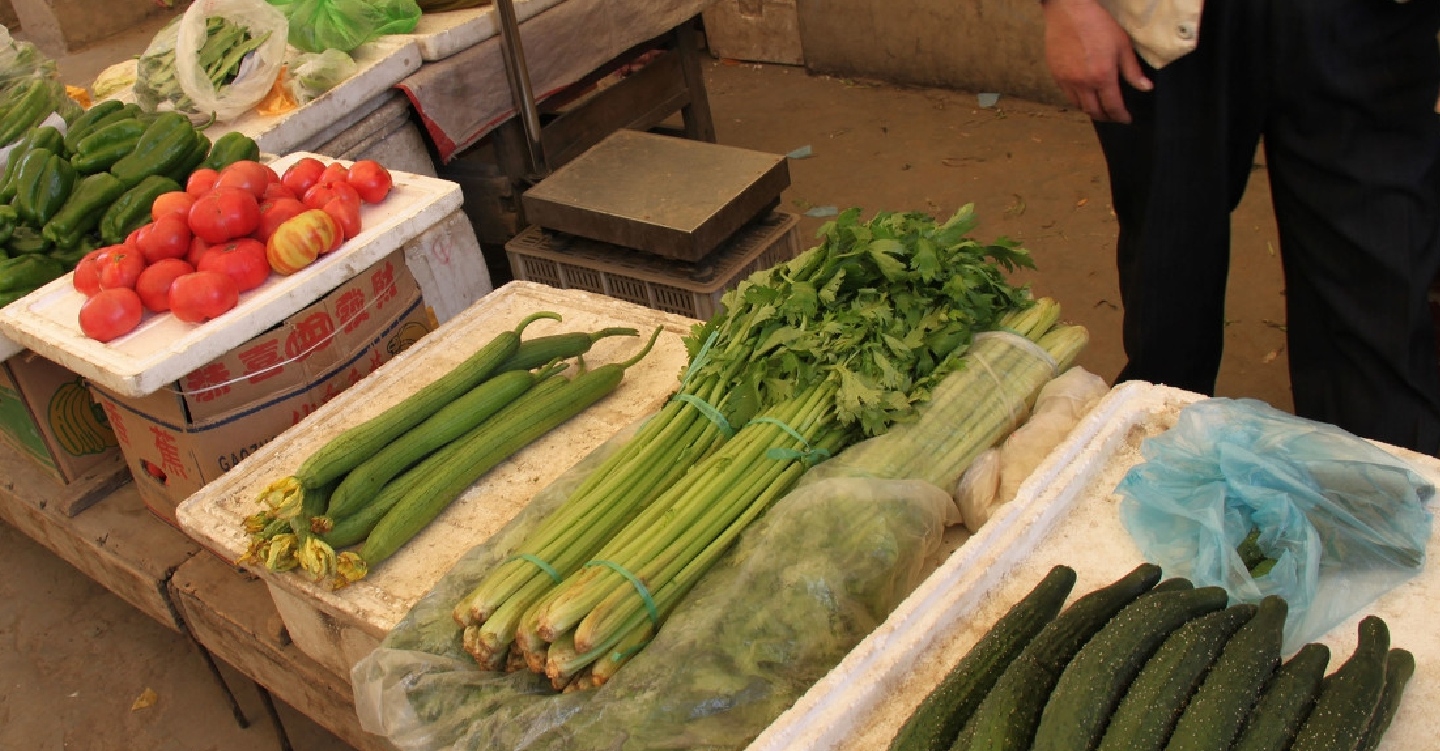 春节前的菜摊子,你家的蔬菜齐了吗?