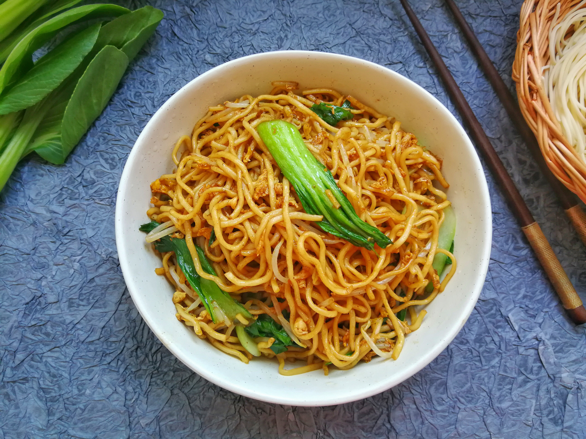 路边炒面8块钱一份,自己在家炒一大锅,成本不足5块钱,好吃实惠