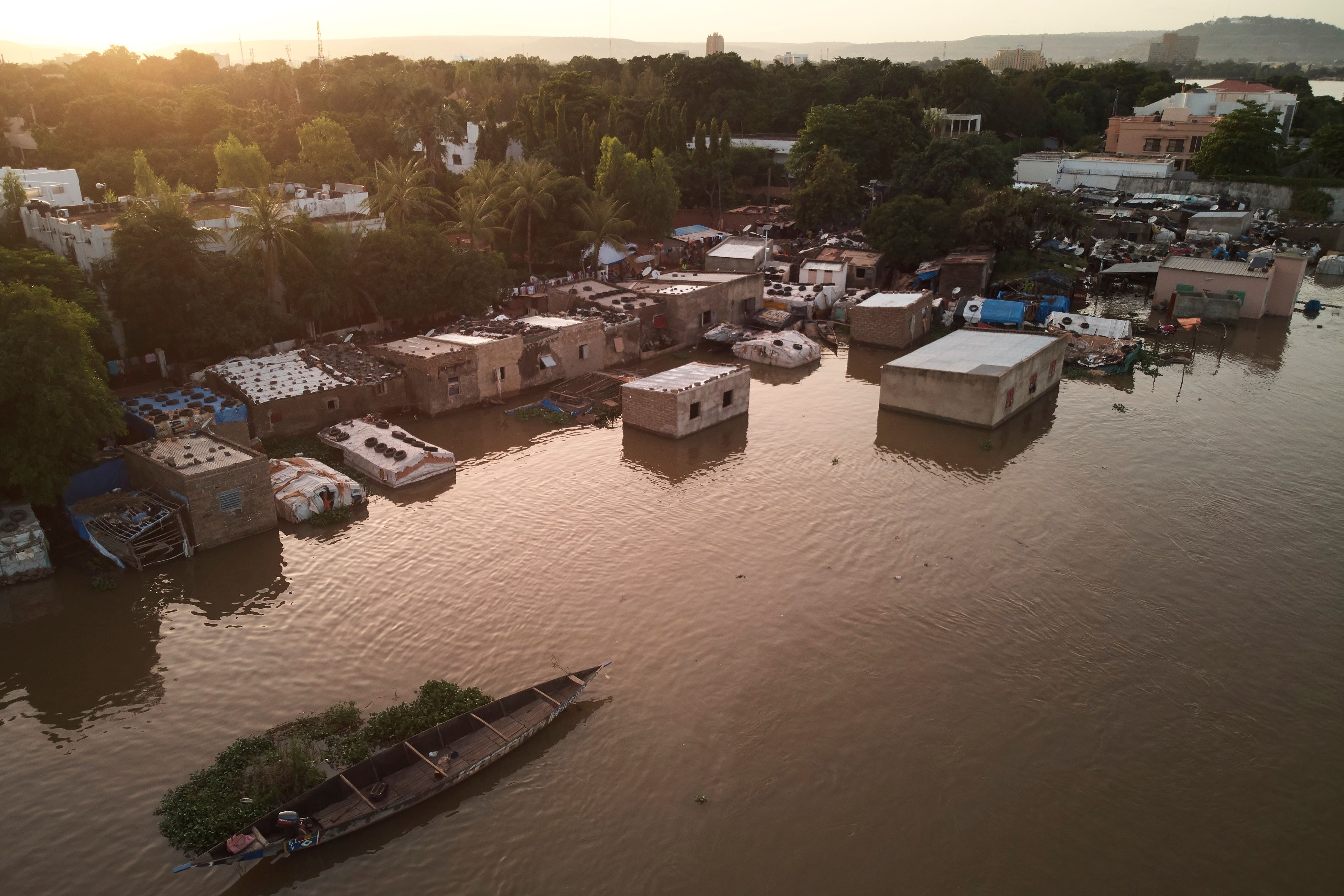 马里尼日尔河流域遭遇洪灾(14)