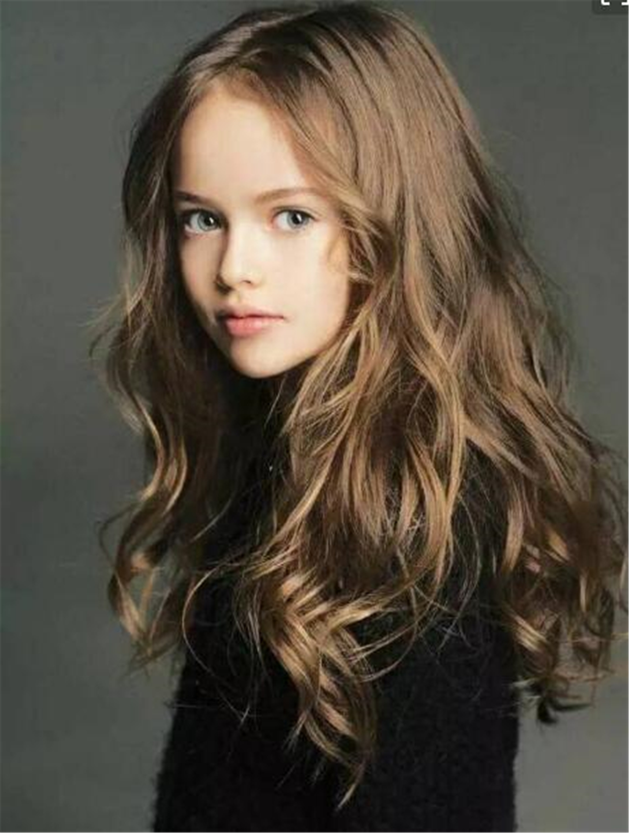 "全球最美少女"长大了,照片惊艳群众,从小美到大的感觉真好