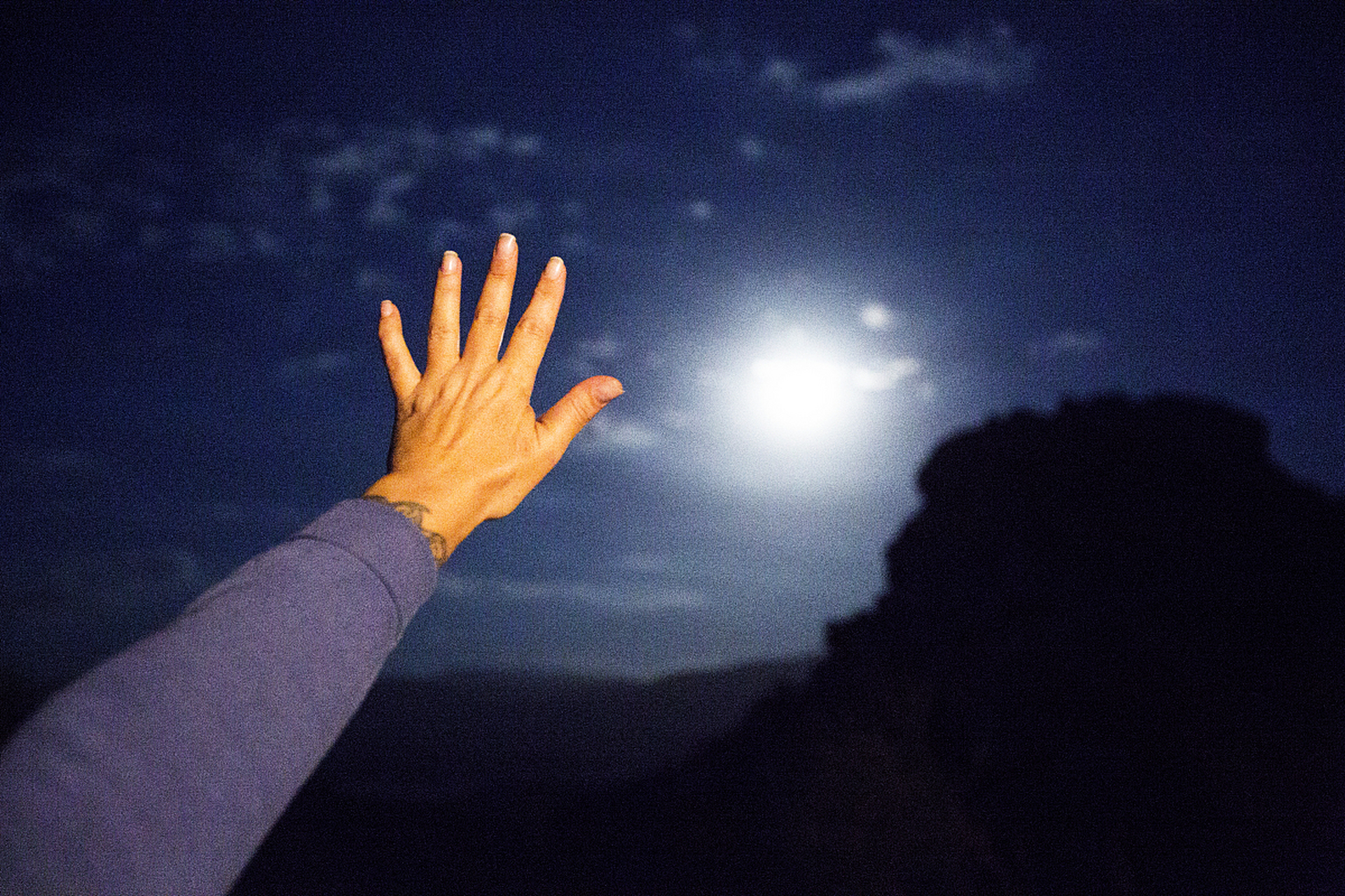 收藏起来 1,不能用手指月亮. 2,冬至包汤圆或饺子不能数数.