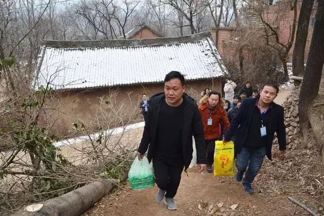 嵩县纸房镇纸房村村长图片