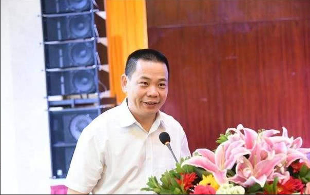 蔡荣军身价百亿,女儿蔡萝莉却肆意挥霍,网友:你还不赶紧管管?