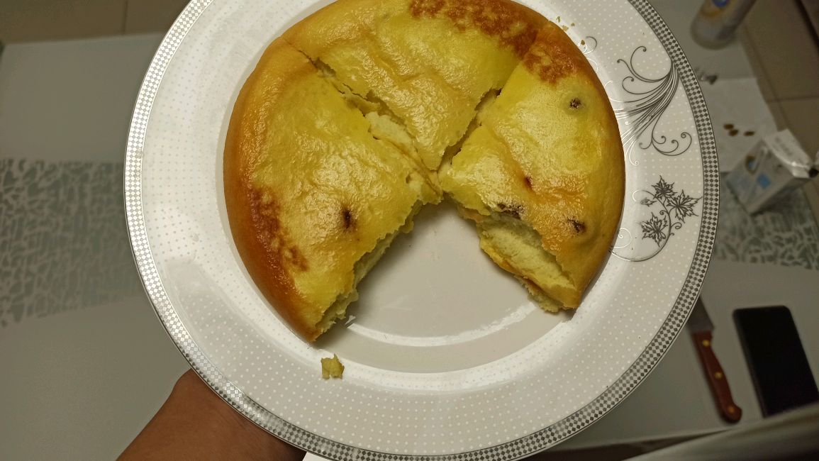 小伙做电饭锅版蛋糕,一次成功一次失败,松软不回缩时间是关键