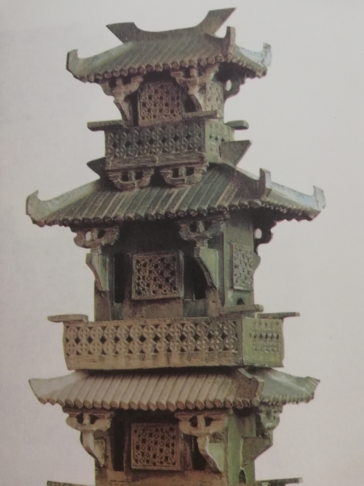 这尊东汉出土的绿釉陶楼,代表了哪些早期历史文化?