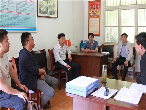 安康汉滨检察:胡海东检察长在早阳积极督导脱贫攻坚工作