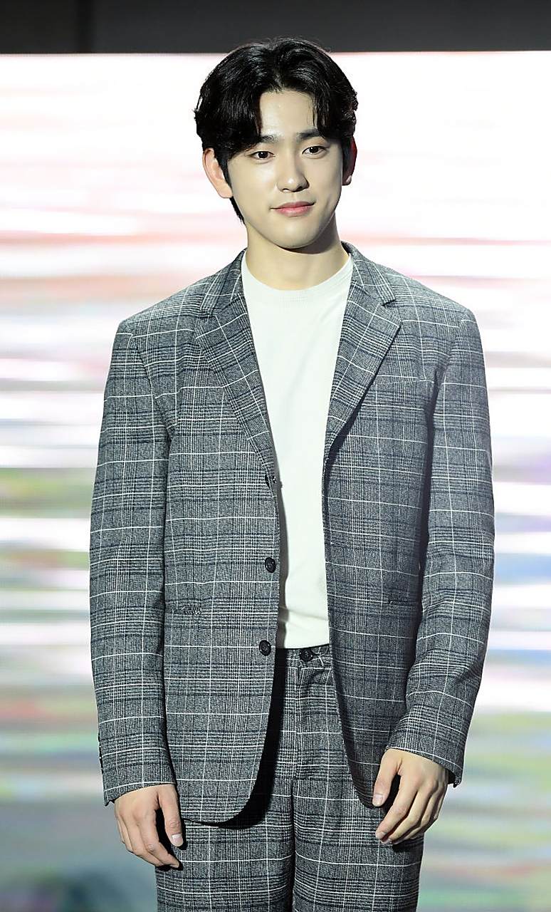 got7成员朴珍荣入伍,开启国防义务履行之旅  韩国男团got7的成员兼