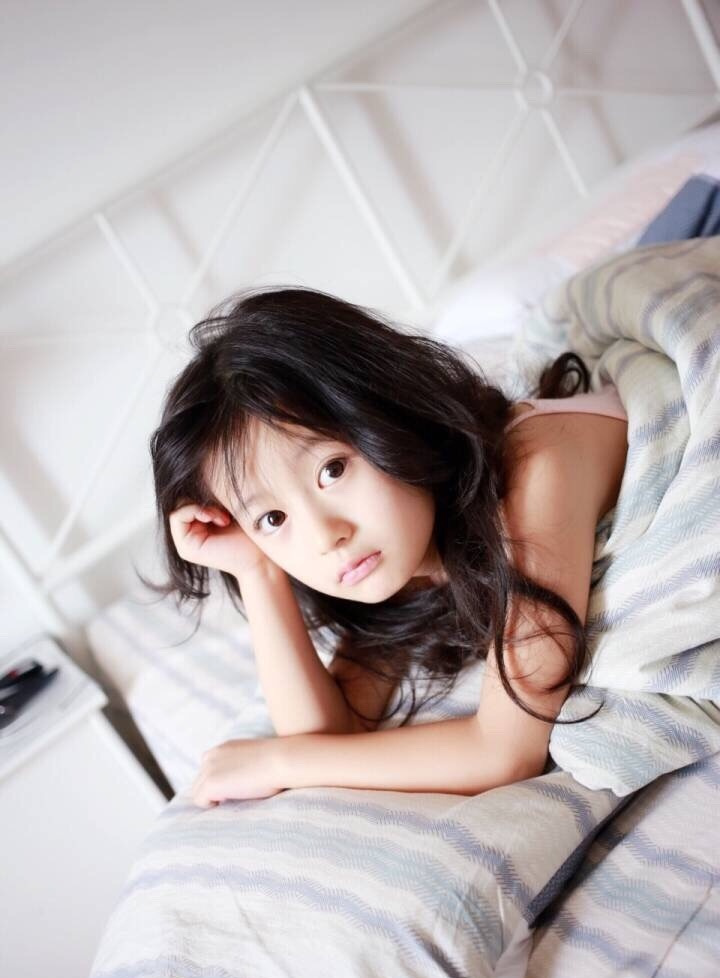 什么才是"神仙颜值"?裴佳欣穿公主裙美得像芭比娃娃!