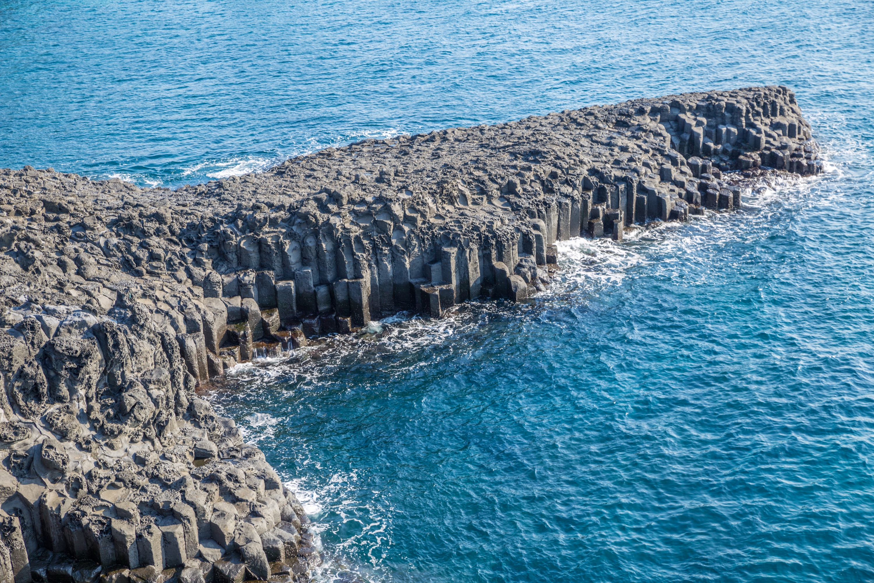 来济州岛,邂逅柱状节理的秘密