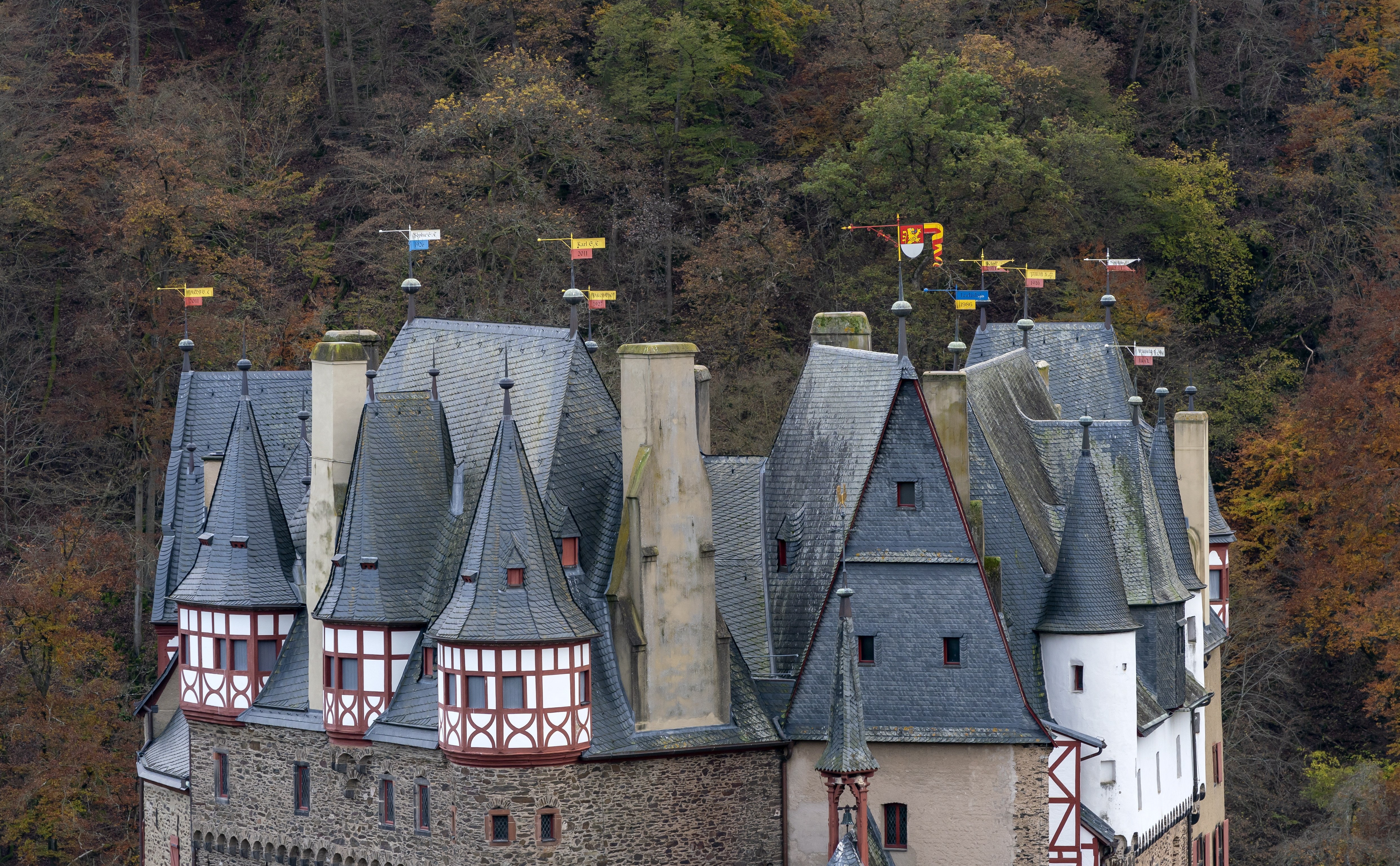 德国埃尔茨城堡秋色