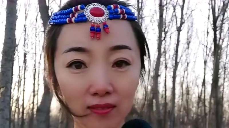 小姐姐和小哥哥这样躺在床上四目相对,下一幕