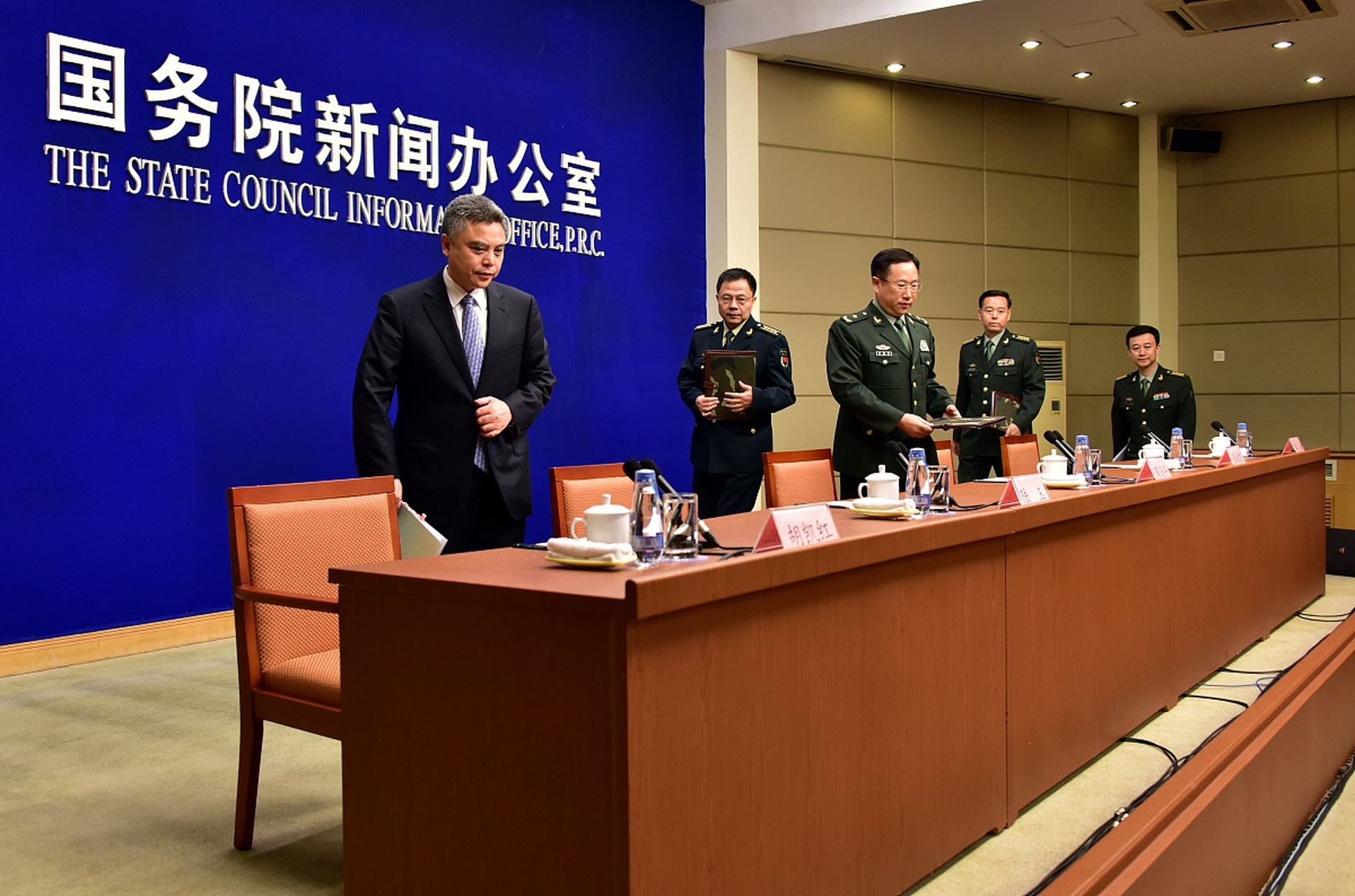 中国国防部发出了战争备战信号,这一举动引发了广泛的关注和讨论.