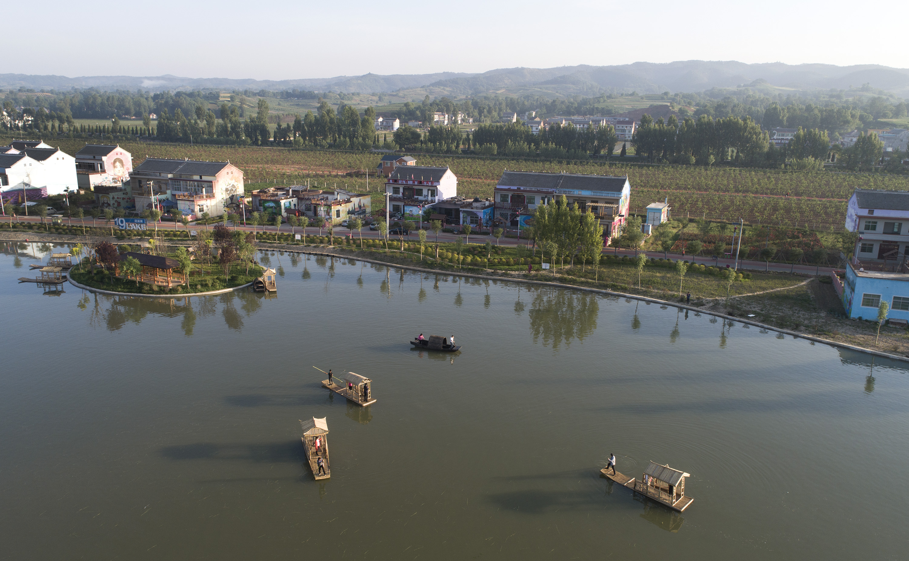 秦岭深处玫瑰小镇 美了田园富了乡亲(5)