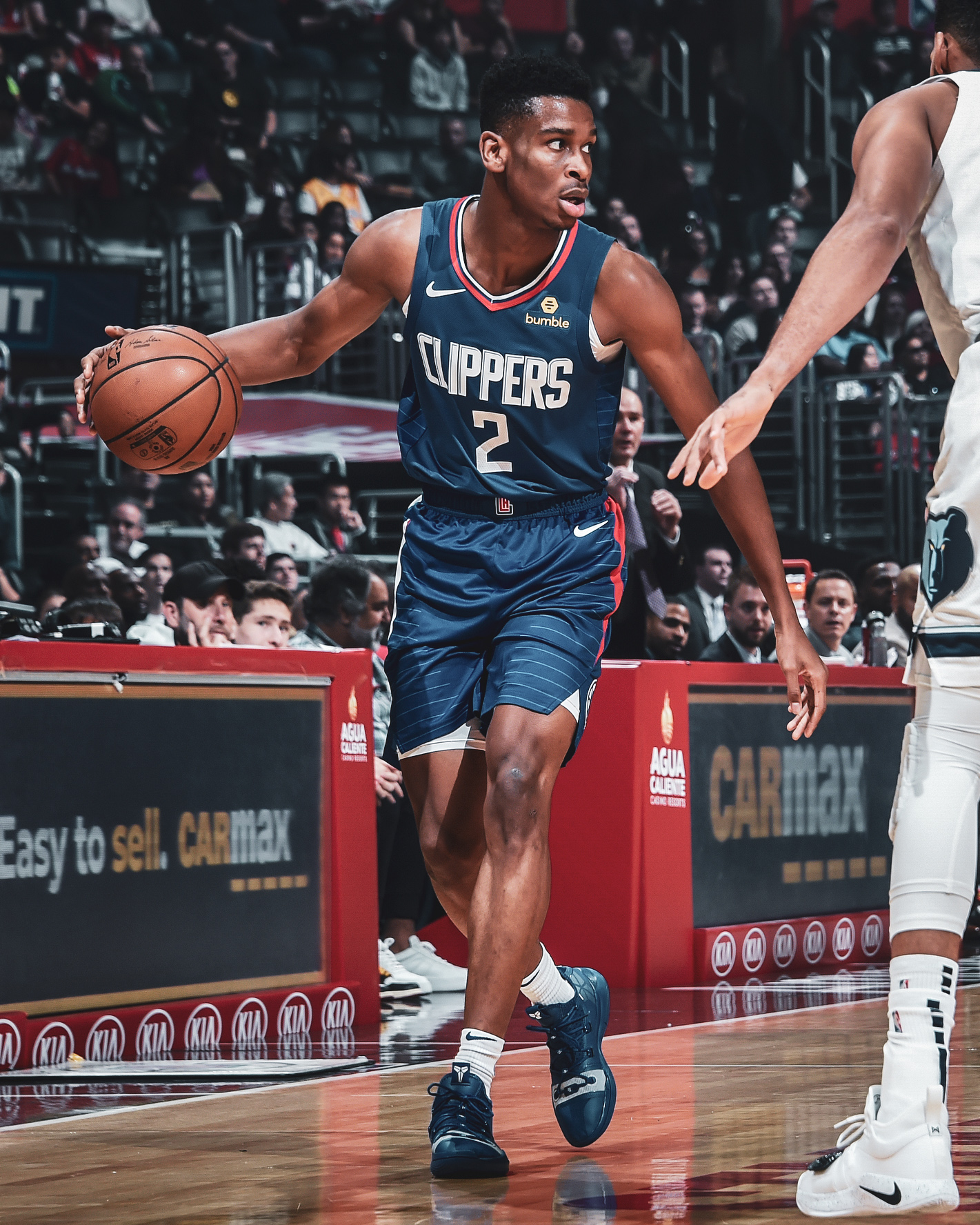 后卫 谢伊·尔杰斯·亚历山大贡献8分,2篮板,5助攻