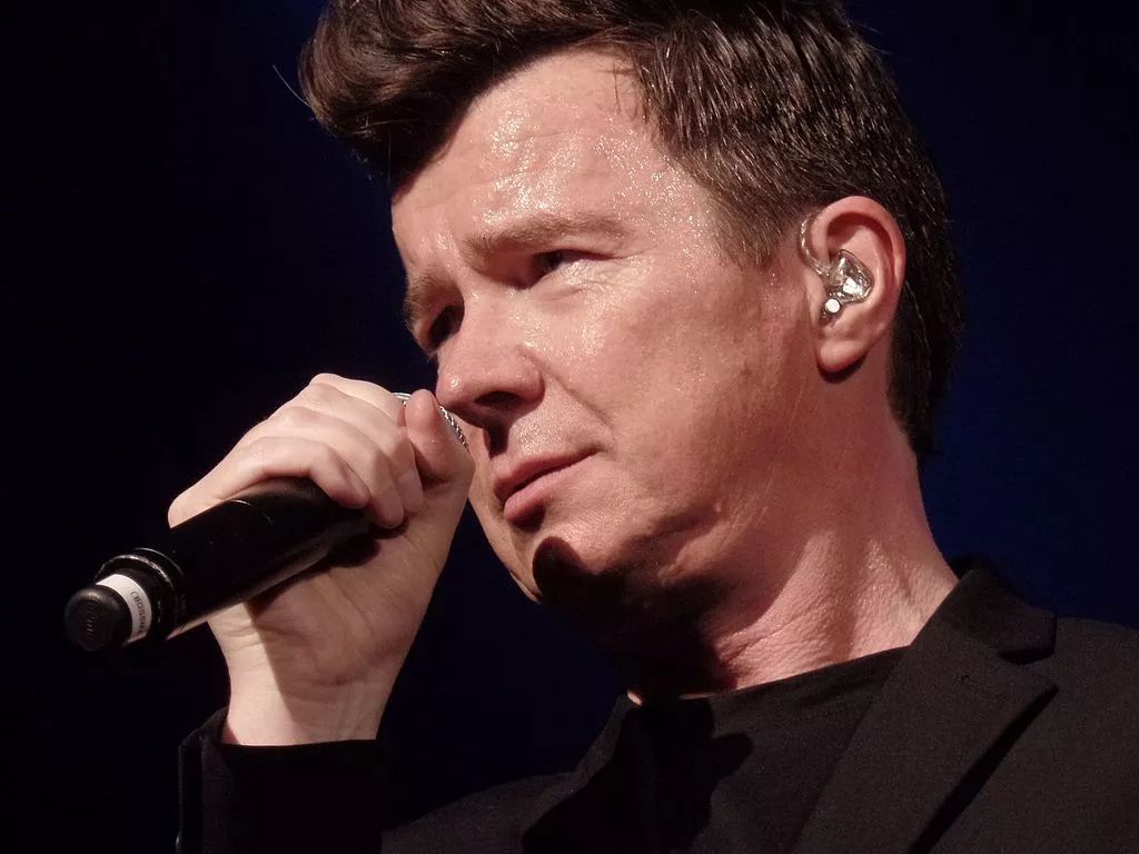 never gonna give you up,英国歌手rick astley在1987年演唱的一首